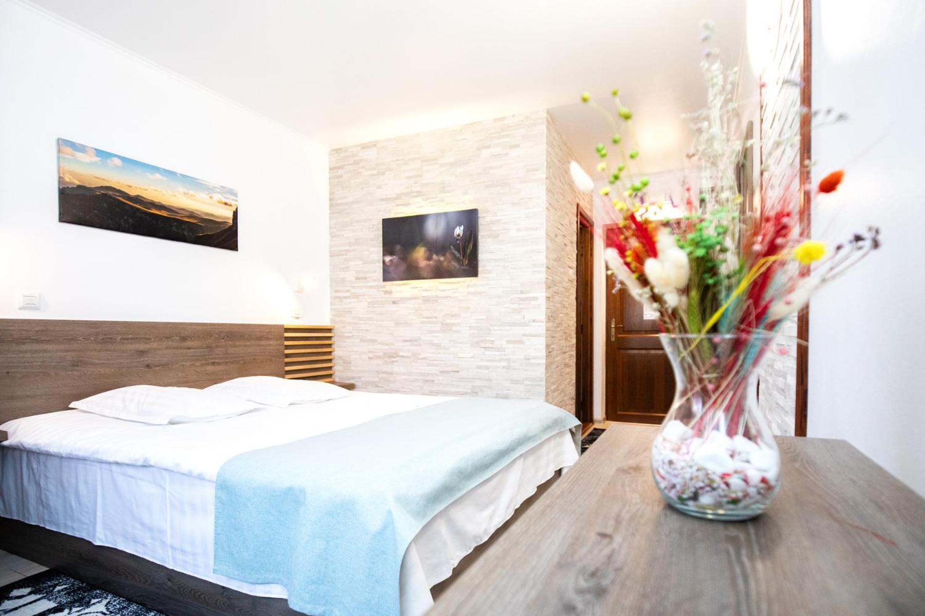 Hotel Riviera سِنايا المظهر الخارجي الصورة