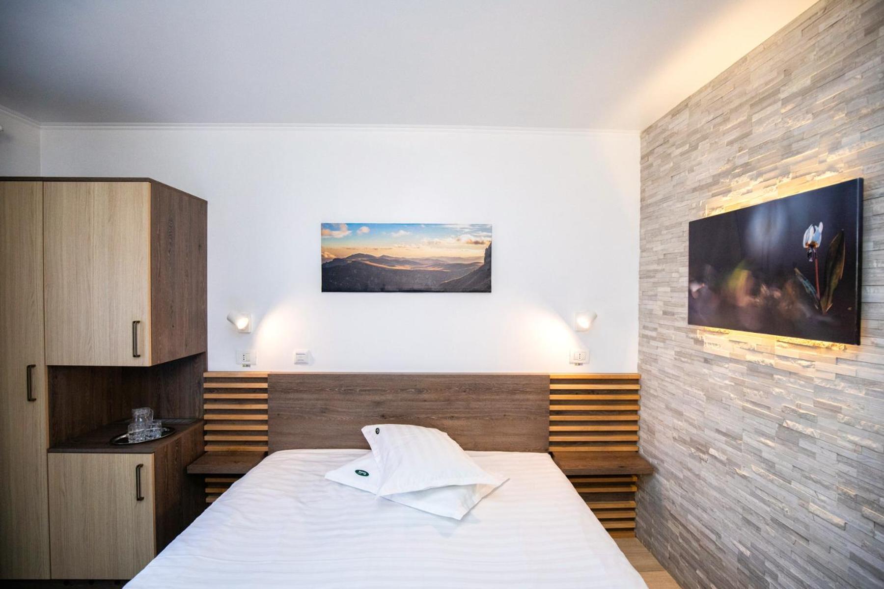 Hotel Riviera سِنايا المظهر الخارجي الصورة