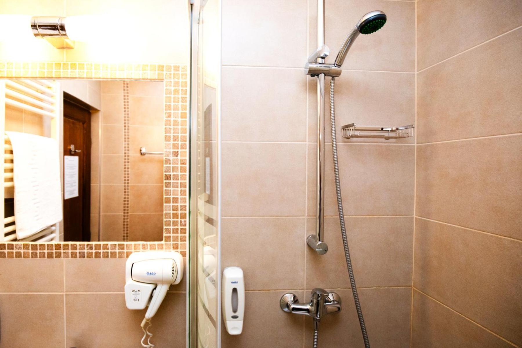 Hotel Riviera سِنايا المظهر الخارجي الصورة