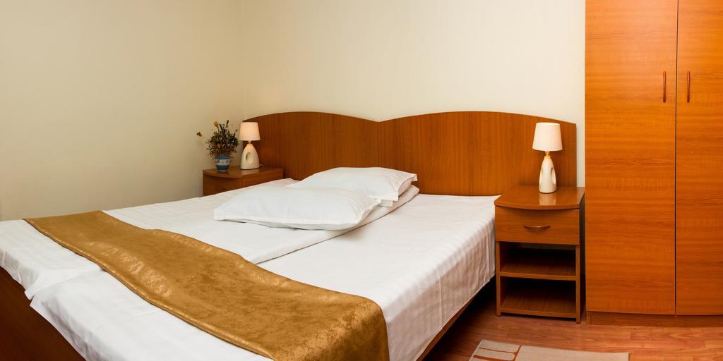 Hotel Riviera سِنايا الغرفة الصورة