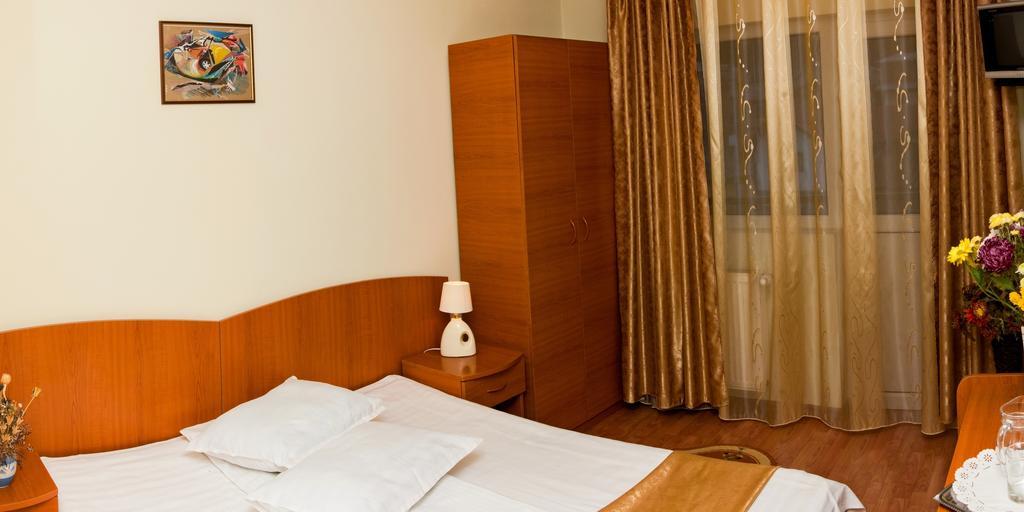 Hotel Riviera سِنايا المظهر الخارجي الصورة
